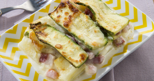 Zucchini-Parmigiana mit Würfeln vom geräucherten Bauchspeck