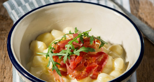 Gnocchetti al taleggio, rucola e crudo di Parma croccante