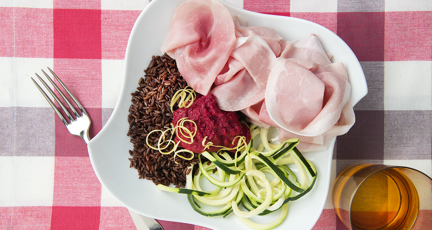 Cooked ham Poke bowl with red rice, courgette rings and beetroot cream