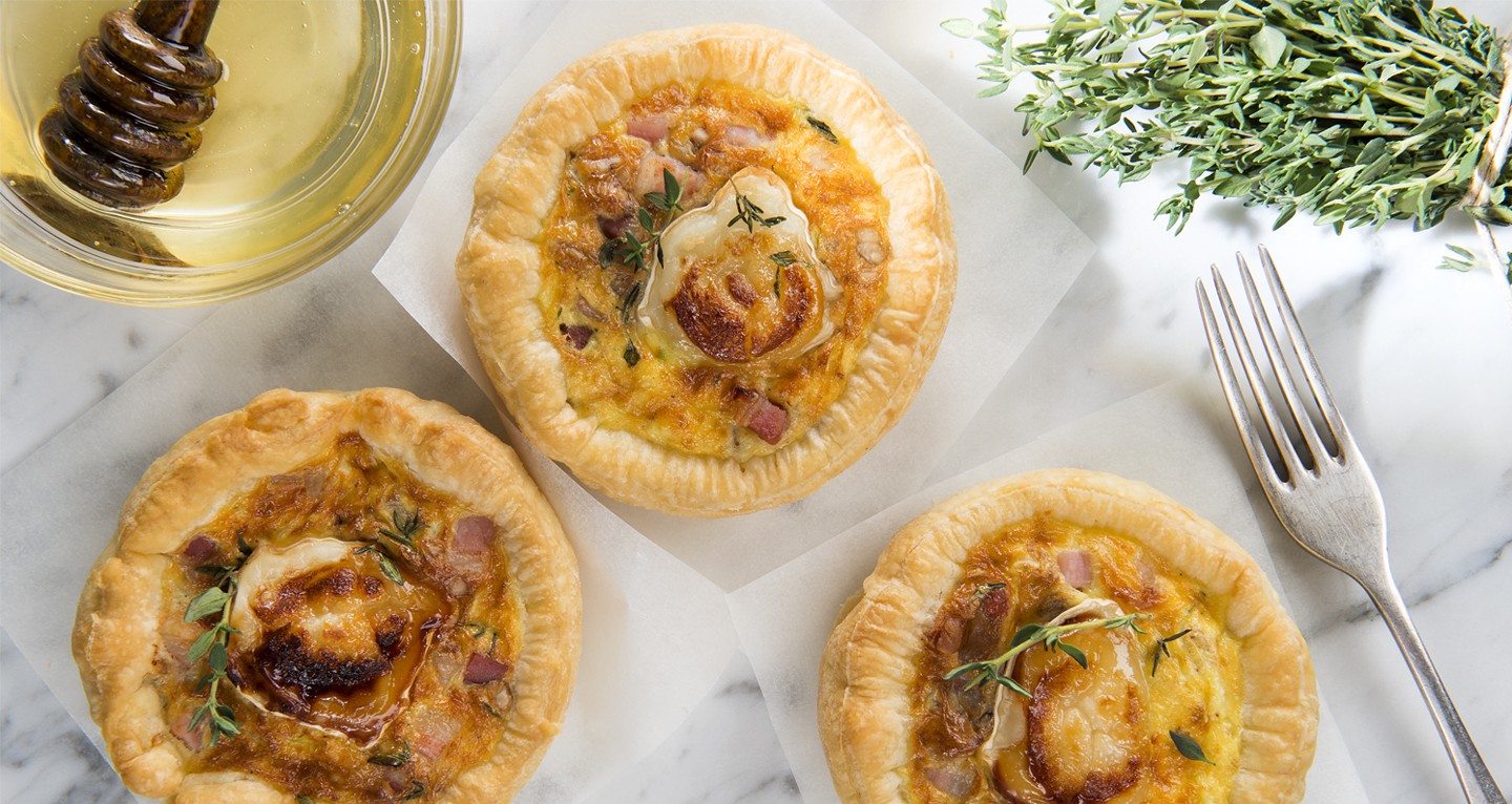 Mini-quiches with goat cheese and diced bacon