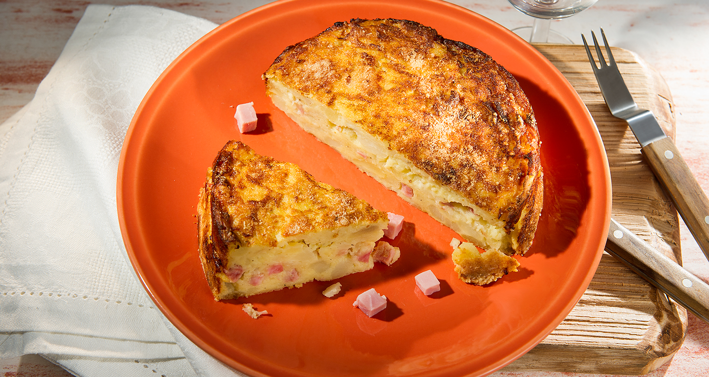  POTATO GATEAU WITH MELTED CHEESE AND COOKED HAM CUBES