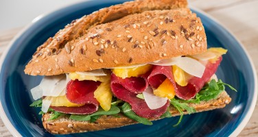 Panino Con Bresaola, Rucola, Grana E Ananas