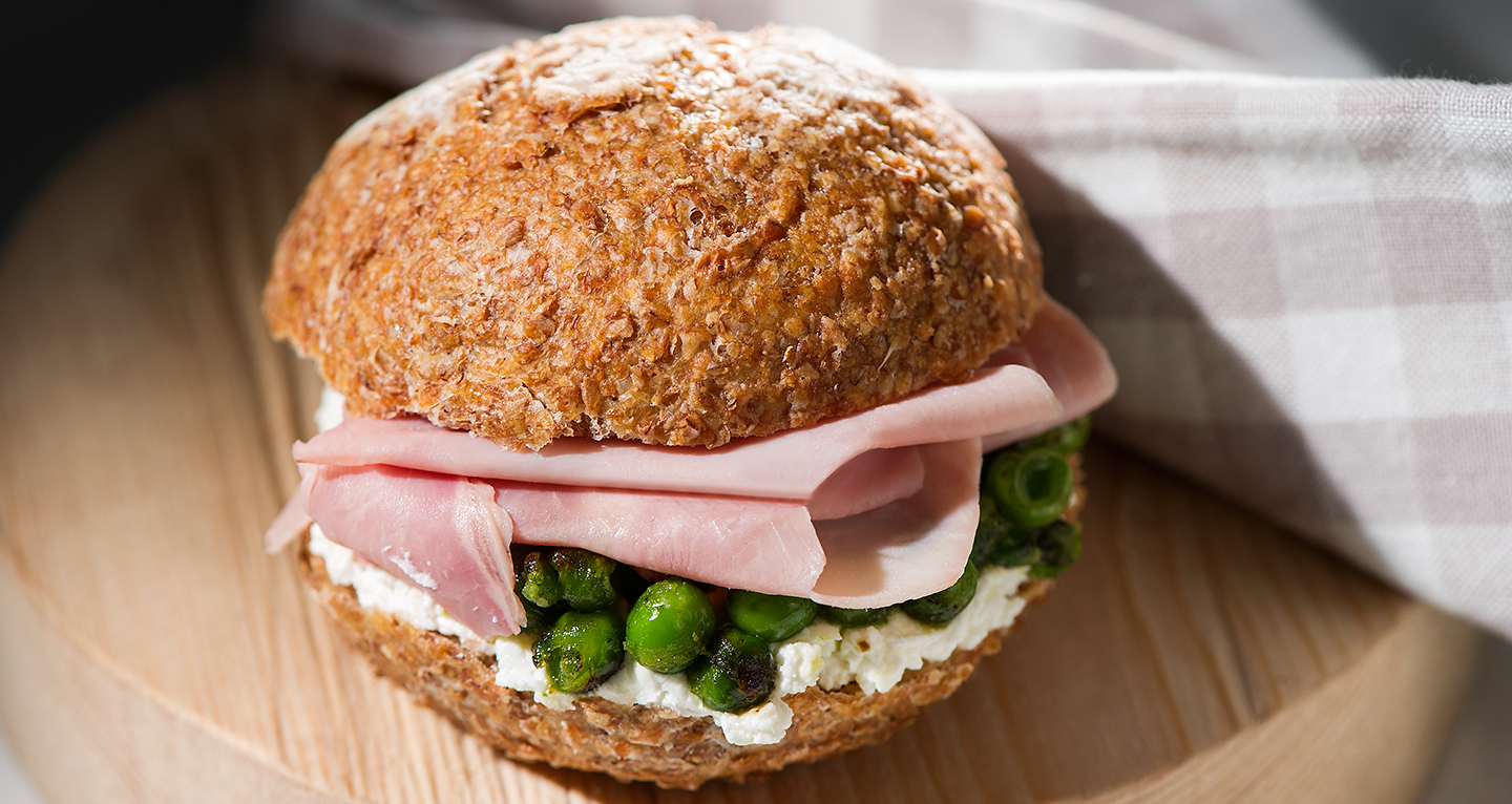 COOKED HAM SANDWICHM PEAS, ROBIOLA CHEESE AND PESTO