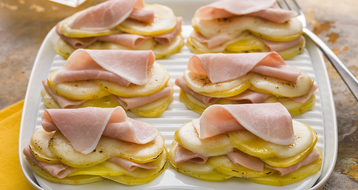 Millefoglie au jambon cuit, pommes de terre et fromage     